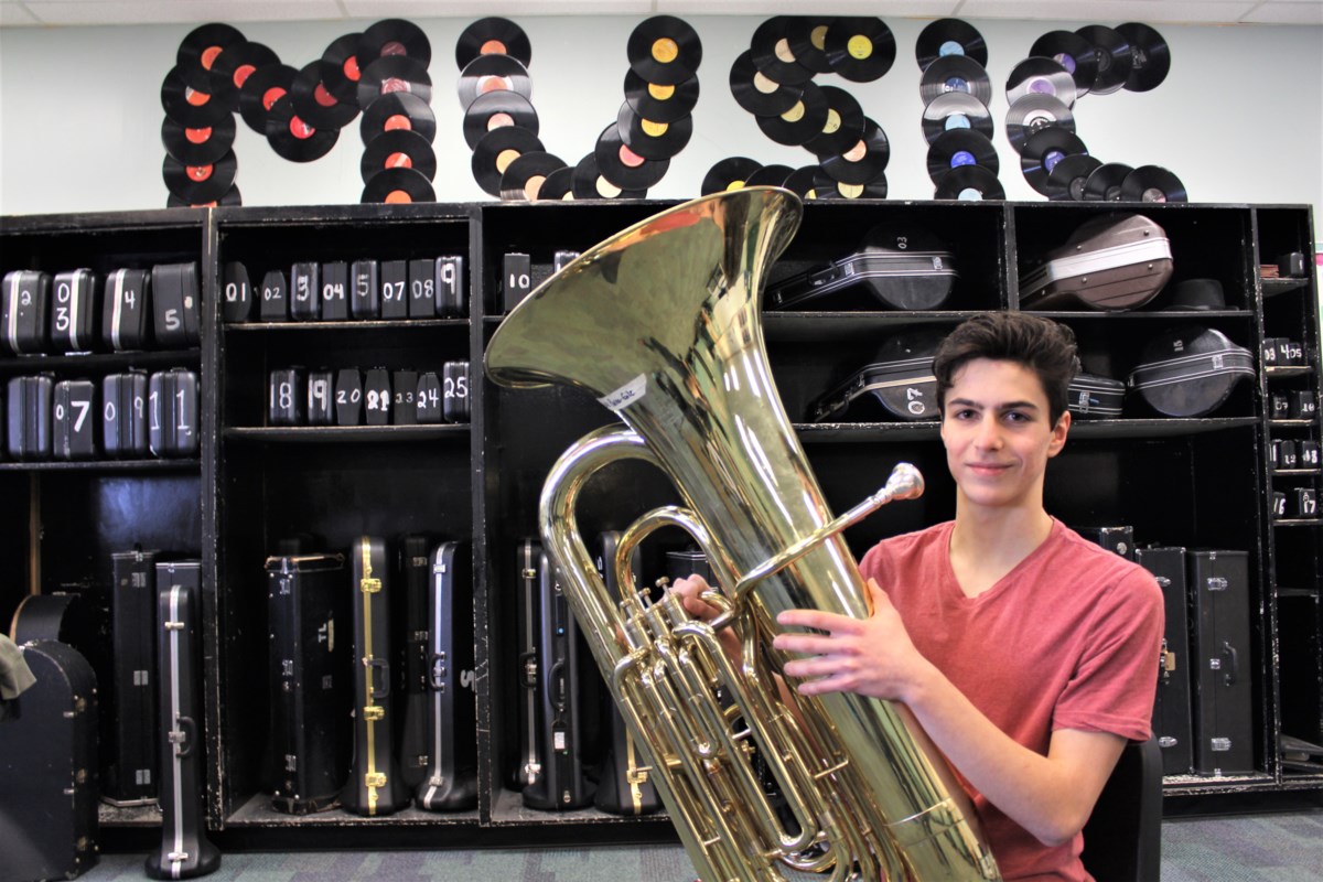 Mind-blowing' tuba player holds a five-minute note using circular breathing  - Classic FM