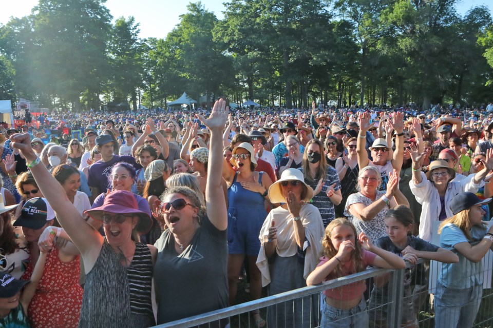 Mariposa-Saturday-Crowd-13