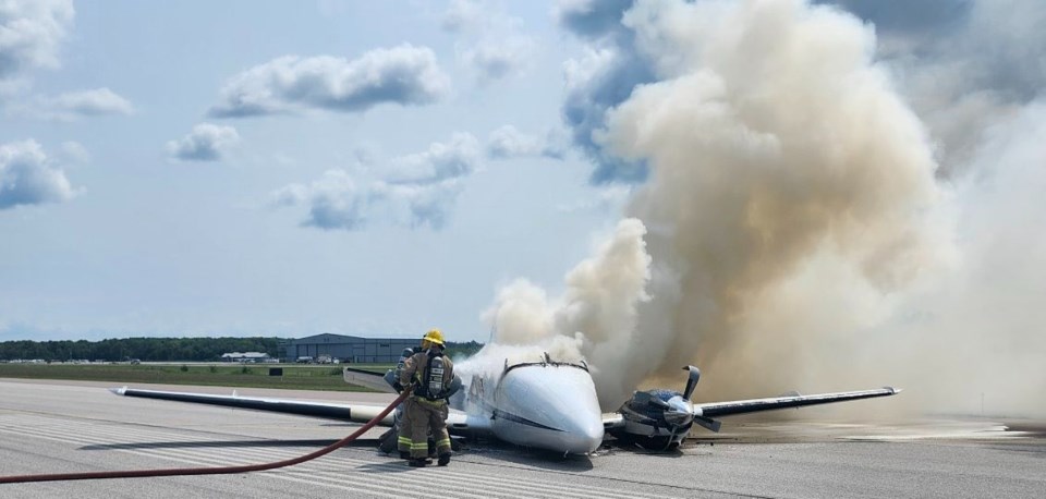 2024-08-14-plane-crash-oro-medonte-white-smoke