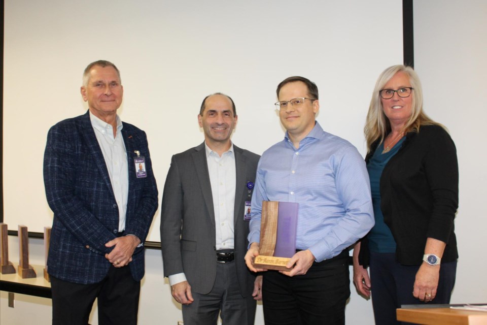 Dr. Aaron Barnett accepts the 2024 Orillia Soldiers’ Memorial Hospital Board’s Award of Excellence for Trust.
From left: OSMH Board Chair Lawre Pietras, OSMH president and CEO Carmine Stumpo, 2024 Trust award winner Dr. Aaron Barnett, OSMH board vice chair Terri McKinnon.