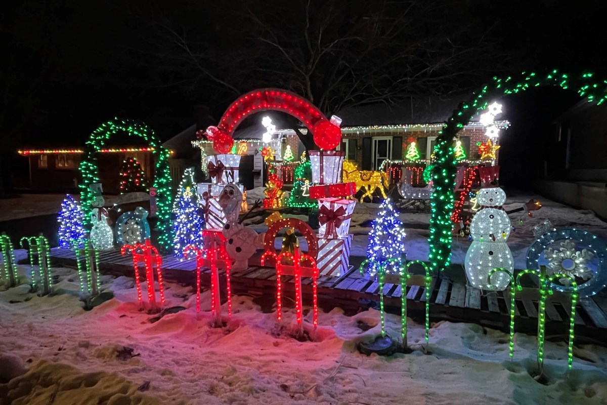 Orillia family shows 'love of Christmas' with impressive light display