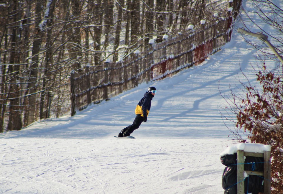 2019-12-20 Mount St. Louis Moonstone skiing 3