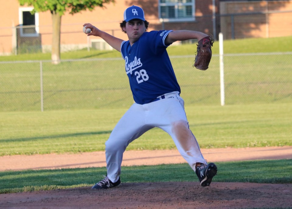 nolan-macneal-pitching-juniors