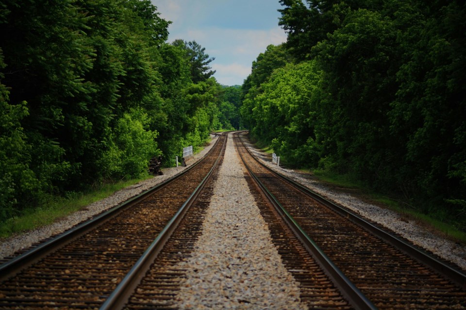 20240924-railroad-pexels-cody-king