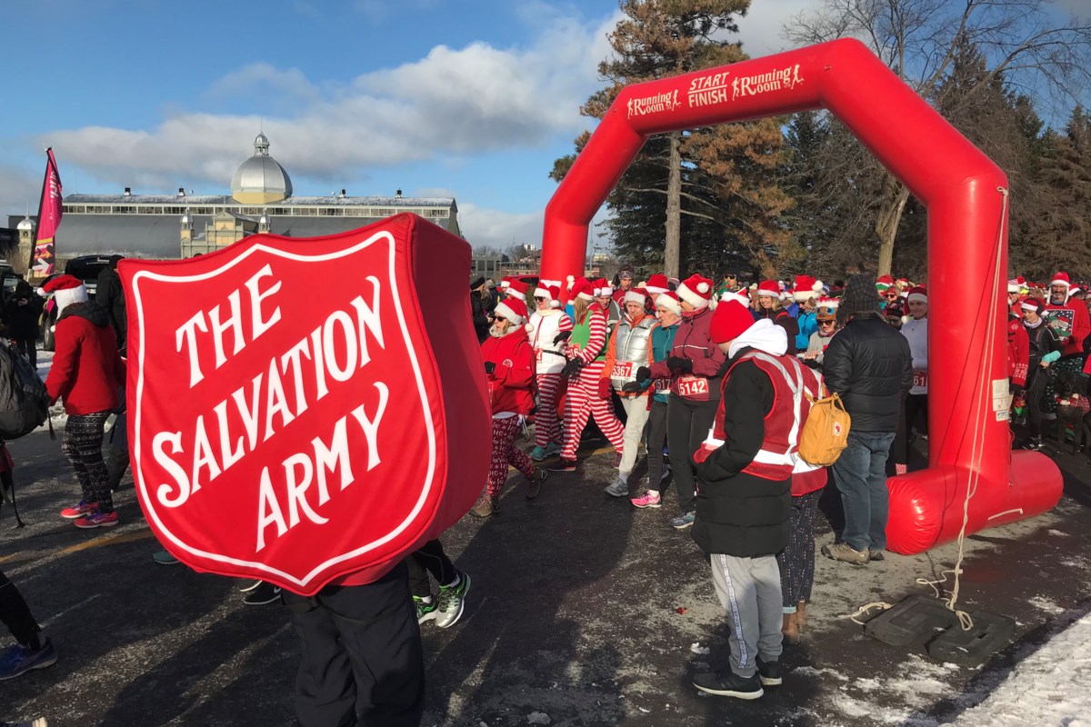 Runners Dress Up In Christmas Colours For Santa Shuffle