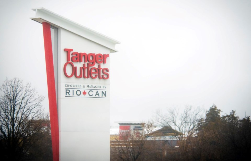 are dogs allowed at tanger outlets ottawa