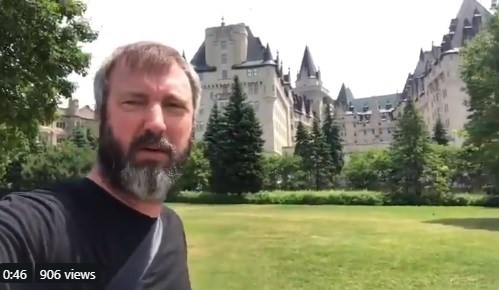 Tom Green Holding Major S Hill Picnic To Casually Discuss Chateau Laurier Expansion Citynews Ottawa