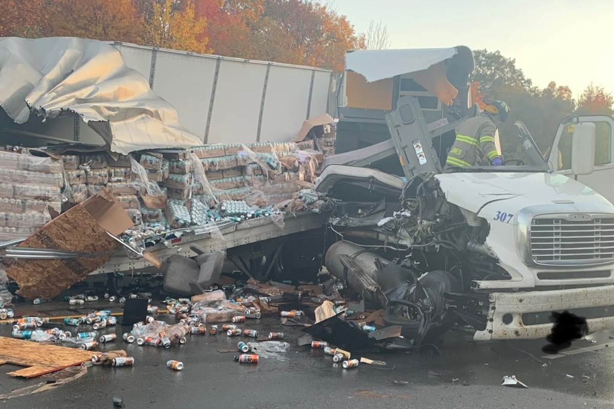 Cleanup Continues On Hwy 401 In Brockville After Three Vehicle Crash