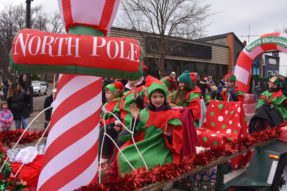 HOHOHO! Santa stops by Fenwick PelhamToday.ca