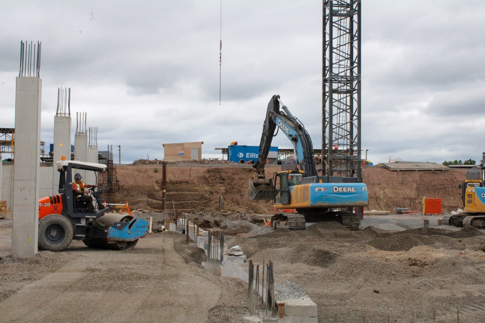 Above-ground work on the new South Niagara Hospital in Niagara Falls is now moving ahead.