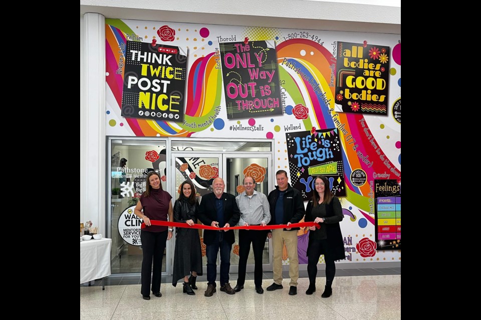 Lorraine Snihur Pathstone, Kim Rossi Pathstone, Welland Mayor Frank Campion, Seaway Mall GM Mike Belcastro, Regional Councillor Pat Chiocchio and Erin Graybiel Big Brother Big Sisters of Niagara