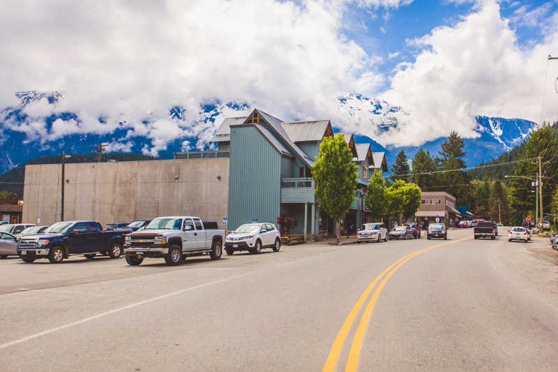 pemberton_valley_supermarket_mountain_views