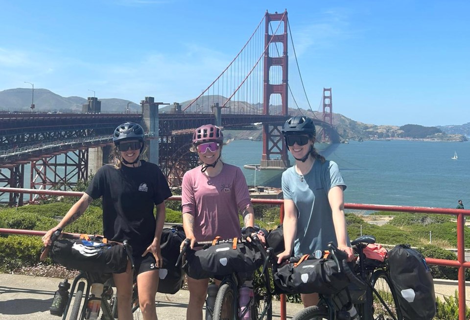 kate-leach-hannah-ashworth-and-jaimee-yates-smile-with-their-bikes-in-san-francisco