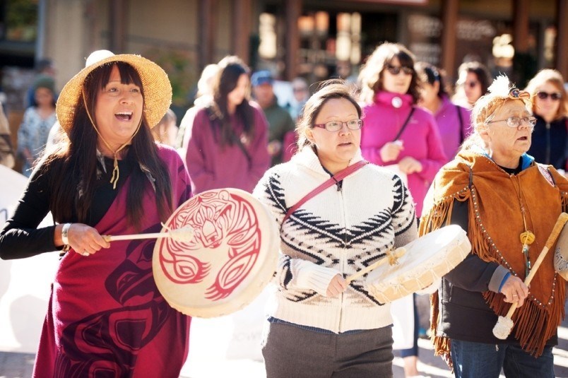 Linda Epp, far left, at Sisters in Spirit vigil by Dave Buzzard davidbuzzard.com