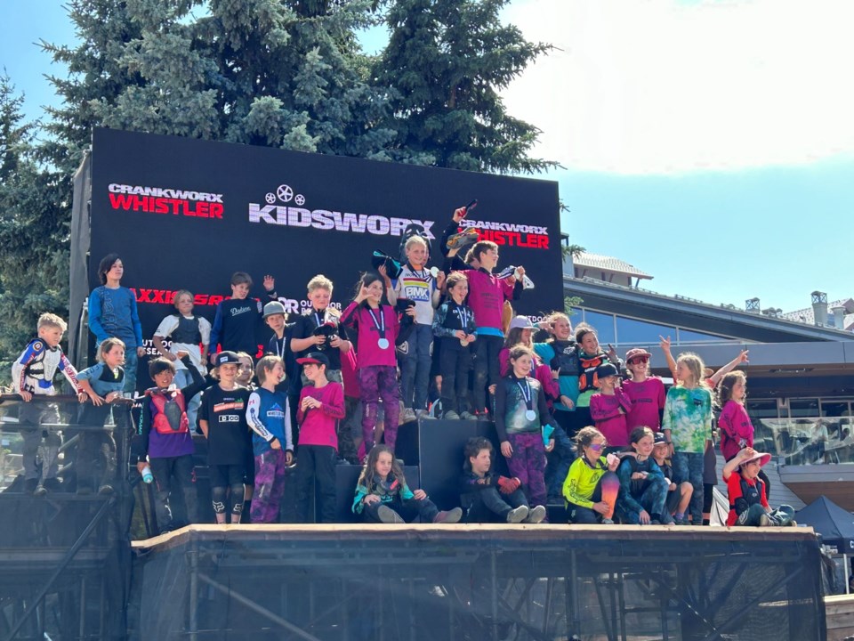 kidsworx-b-line-dh-podium-medium