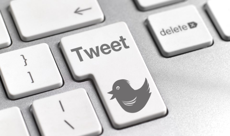 twitterbuttoncomputerkeyboard