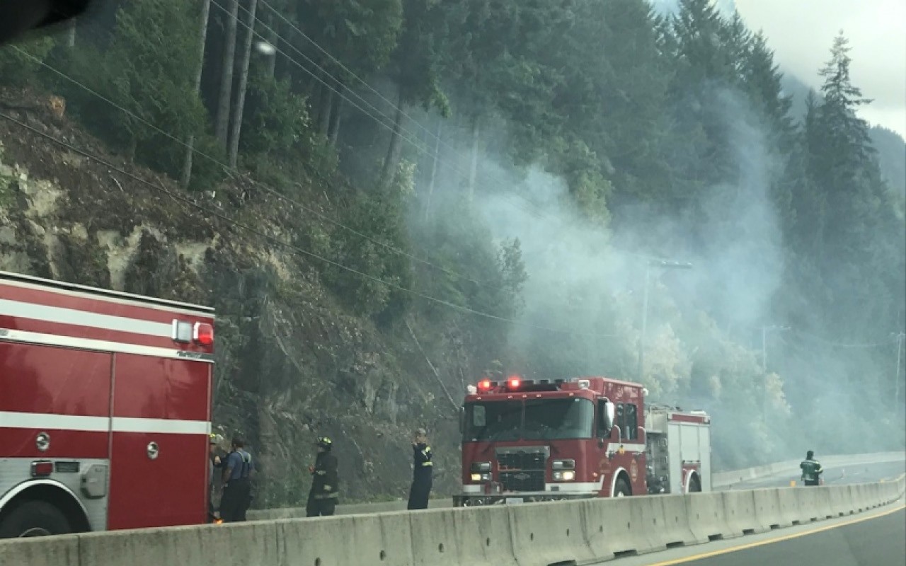 UPDATED: Firefighters contain fire south of Squamish - Pique Newsmagazine