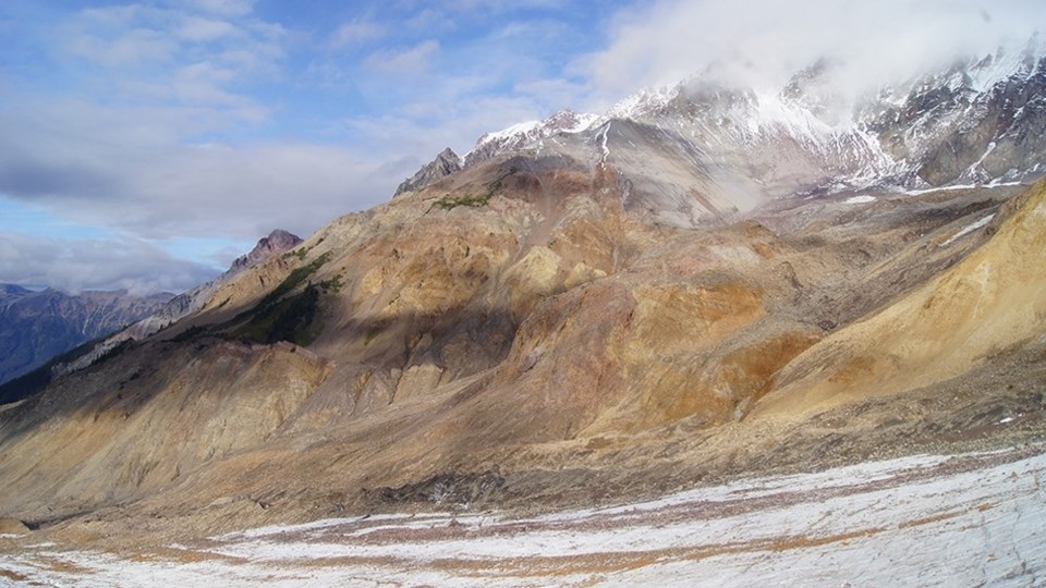 mount_meager_3_view-of-slope-of-concern