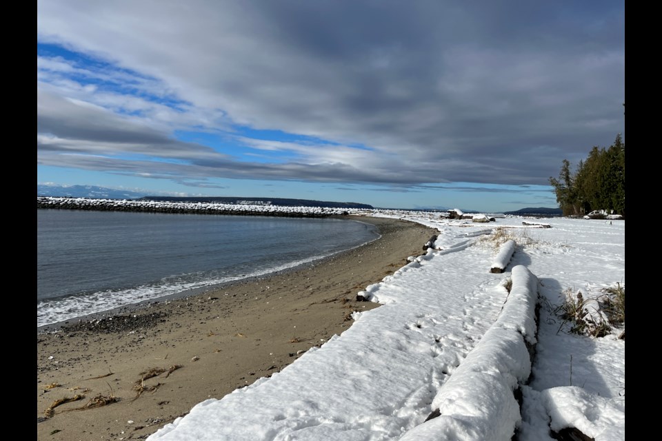 LAST YEAR: In a few days from now, at this time last year, the qathet region experienced plummeting temperatures and snow.
The photo above was taken at Willingdon Beach in 2024.
