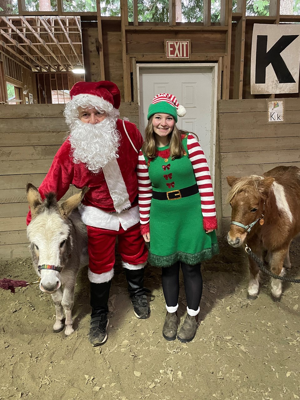 3008_therapeutic_riding_santa