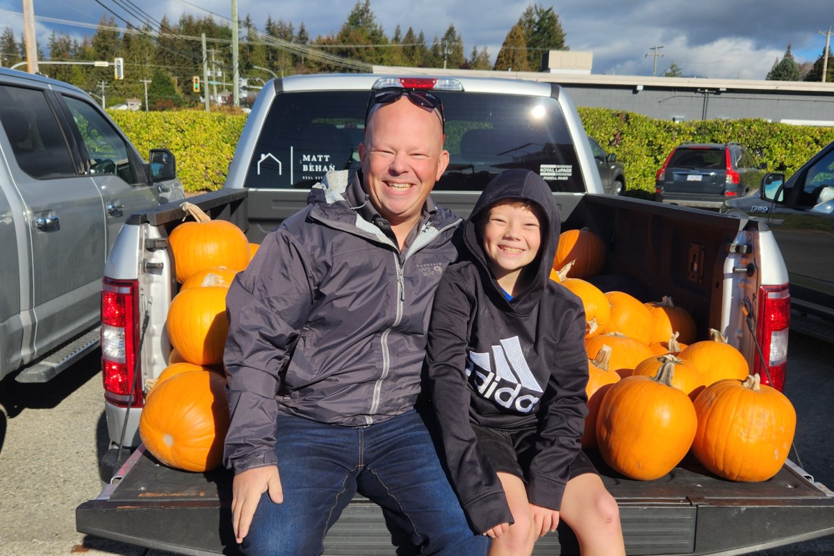 Photos Royal Lepage Powell River pumpkin giveaway Powell River Peak