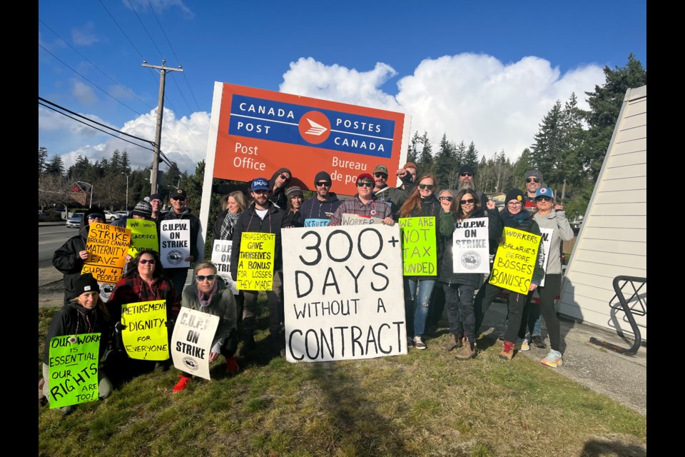 WORKERS STRIKE: As of Friday, November 15, Canadian Union of Postal Workers have been on strike.
