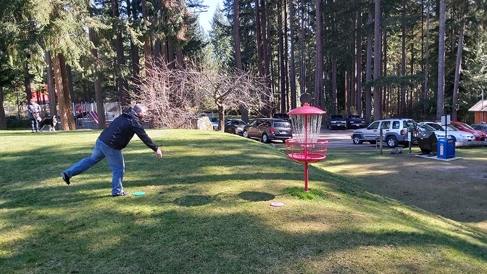 Disc golfers compete in ice bowl north of Powell River Powell River Peak