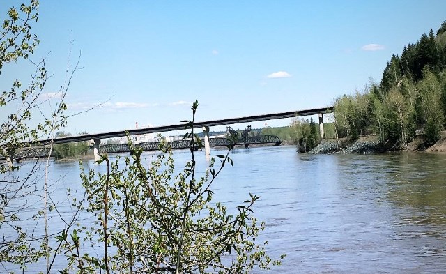 Fraser River Hwy16 bridge