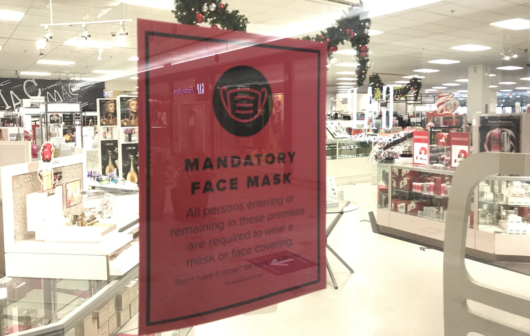 Shoppers decry state of disrepair at Vancouver's flagship Bay store