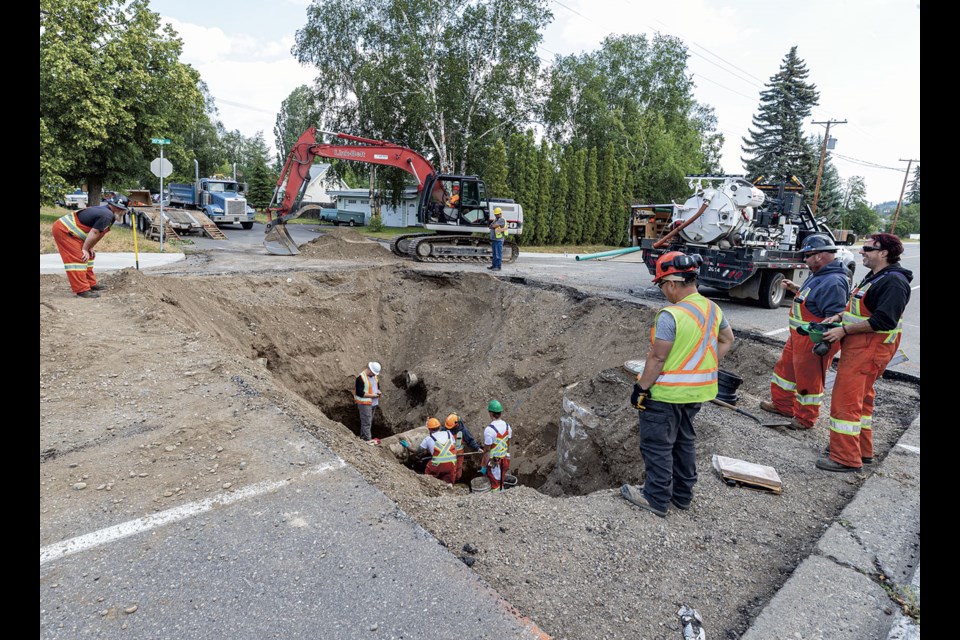 City crews work to fix a damaged sewer line at 20th and Larch Street Tuesday.