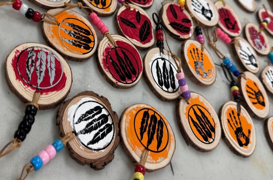 indigenous-market-harwin-school-children-crafts