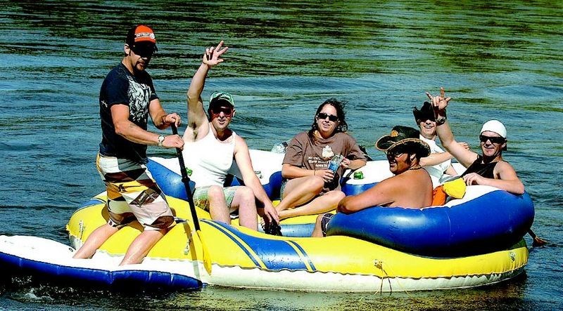 tubing-on-nechako-river