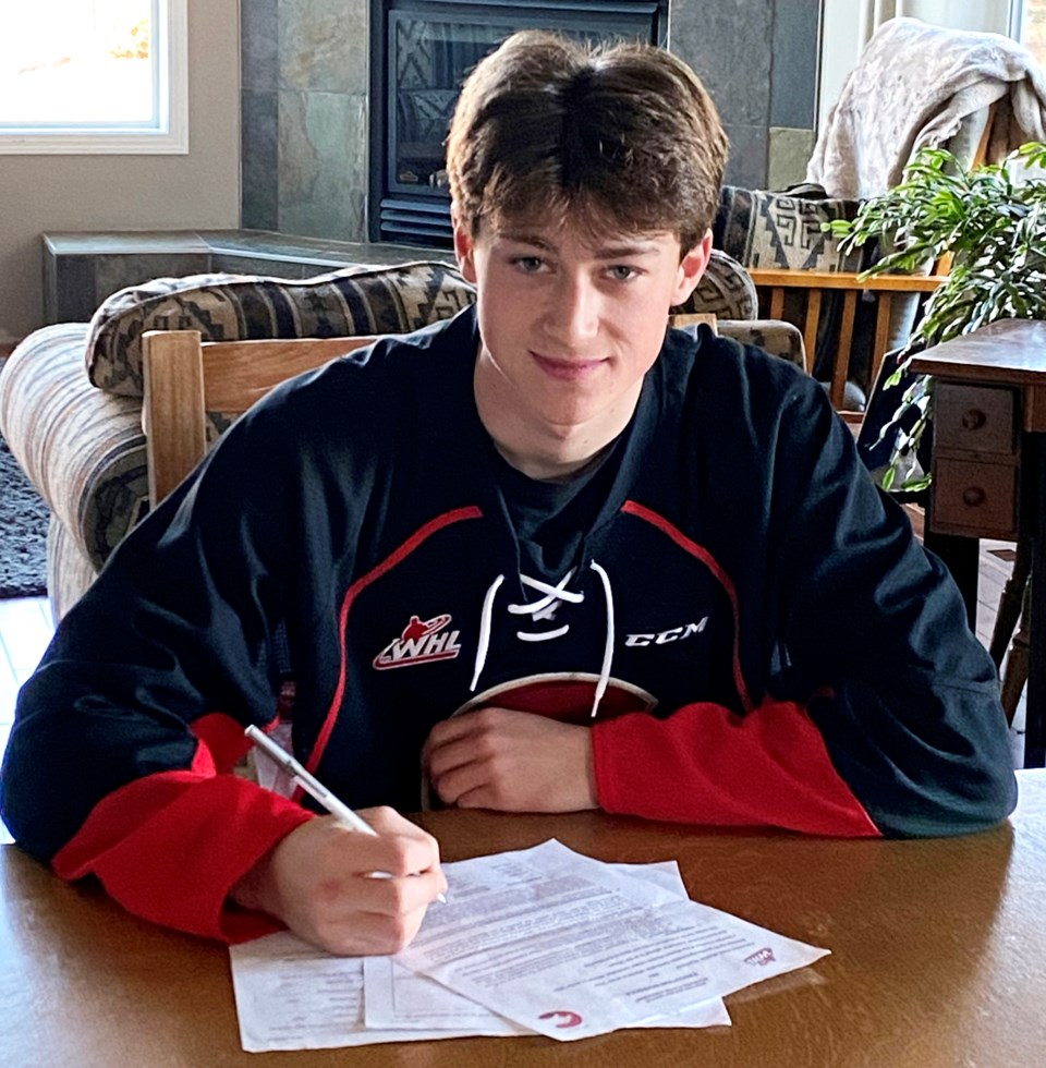 Cougars sign Gavin Schmidt Nov. 13 2021