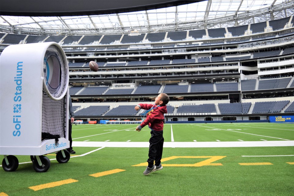 Rams invite fans to Sofi Stadium to preview their seats for the first time  - ABC7 Los Angeles