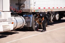 The Arizona Department of Transportation and the Arizona Department of Public Safety are entering into an agreement to streamline and enhance commercial vehicle enforcement at Arizona’s ports-of-entry located at interstate and international borders.