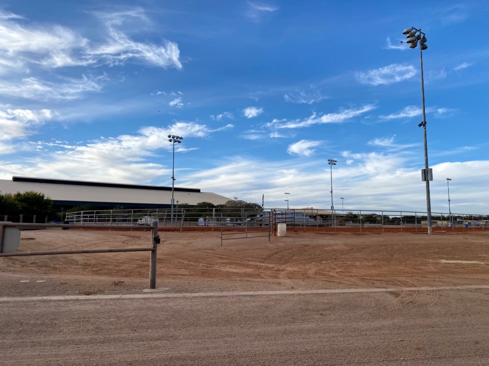 Horeshoe rink outside