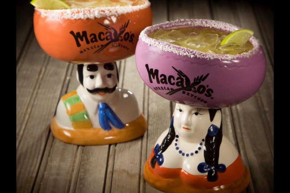Macayos Drinks ;w=960;h=640;bgcolor=000000