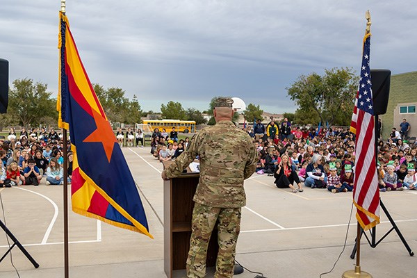 photonews_honoringthosewhoserve_1114241