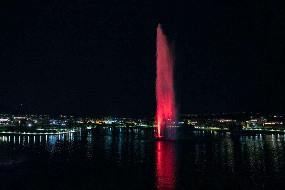 Fountain Hills will light up its iconic fountain in red and green tonight to recognize the Super Bowl teams in town, Kansas City Chiefs and Philadelphia Eagles.