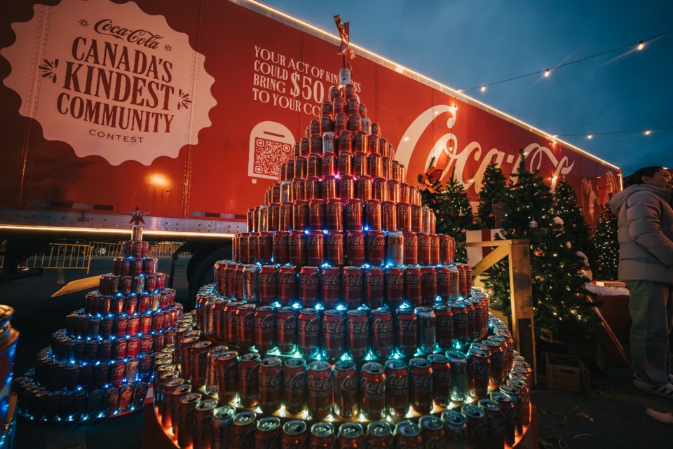 2024-coca-cola-holiday-caravan-3-1