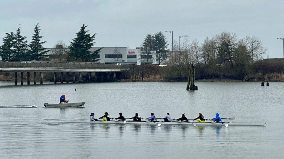 angela-lo-rowing-in-the-rain-ubc-boathouse