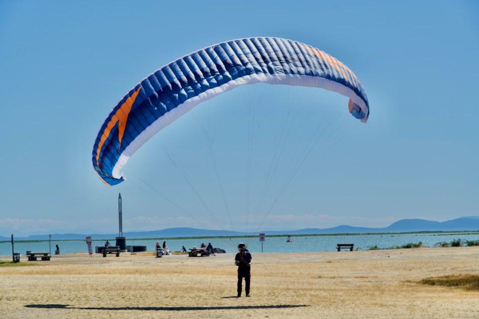 garry-point-paragliding-gmr