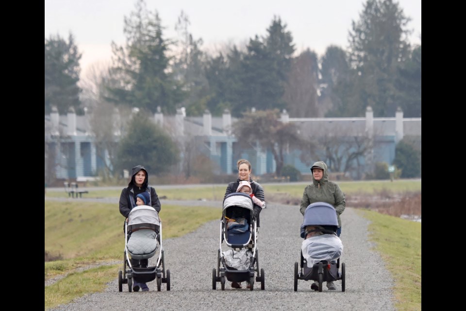 Moms and tots strolling in the rain along West Dyke Trail.