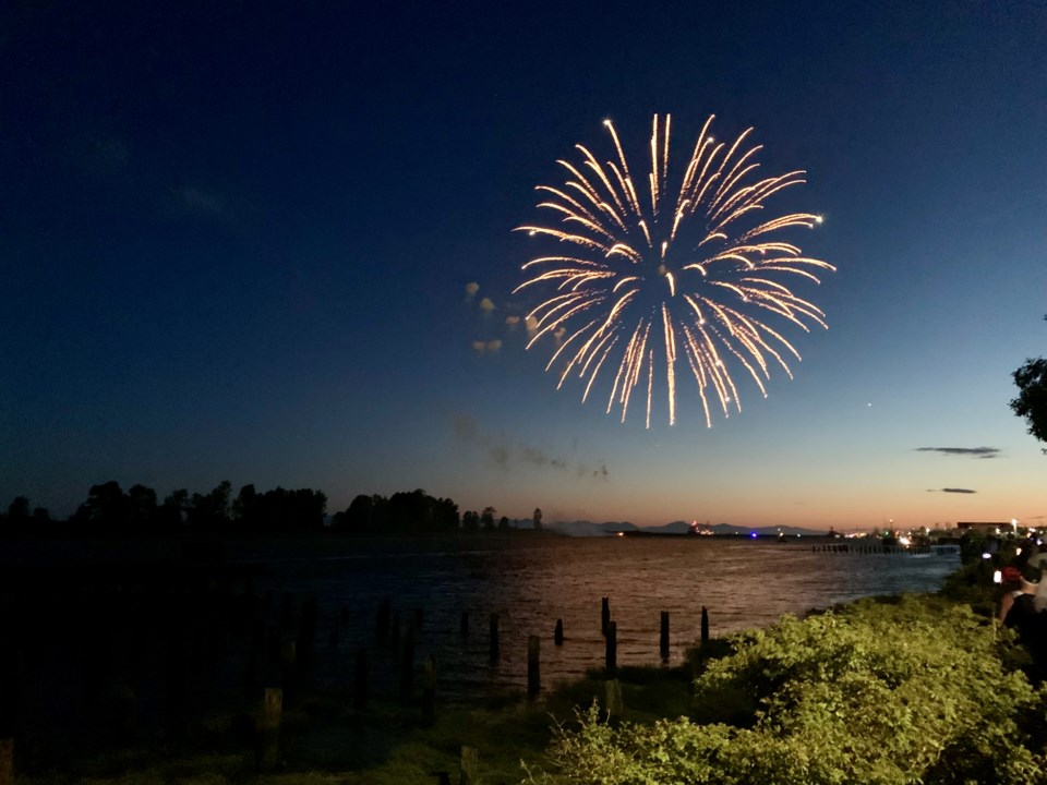 stevestonfireworks-imperiallanding-karinareid