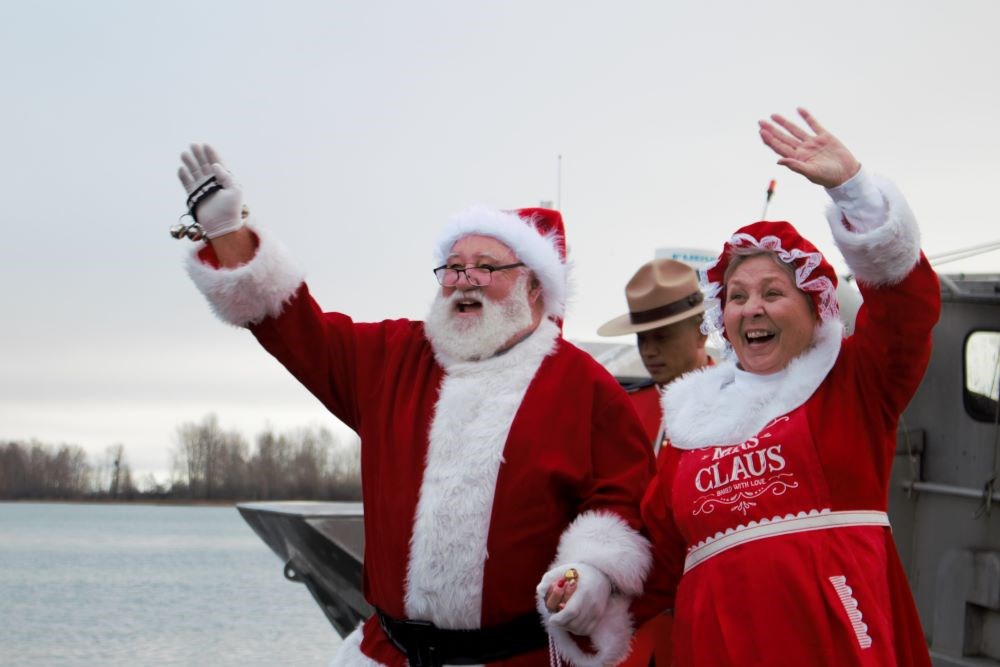 Holiday cheer overflows as Santa tours Steveston boardwalk Richmond News