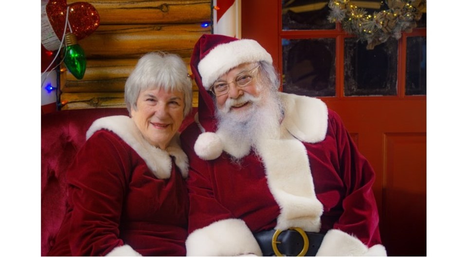 Santa Chris and Mrs. Claus arrive at Aberdeen Centre this year ...