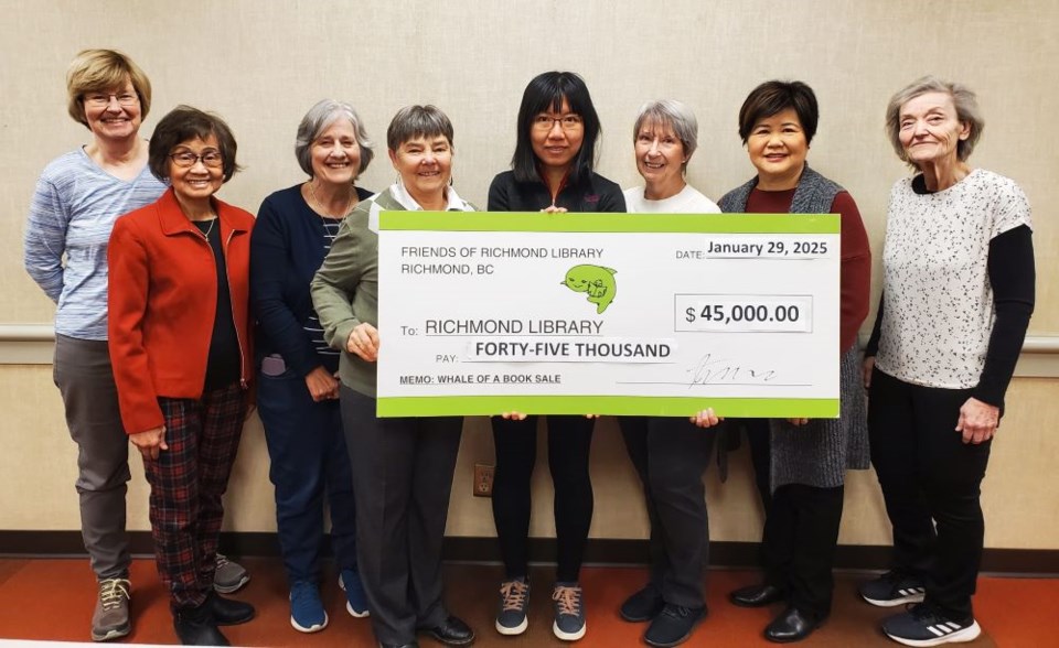 richmond-library-friends-cheque-presentation