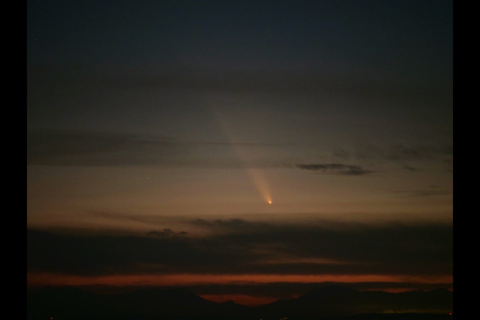 Comet right after sunset in Richmond