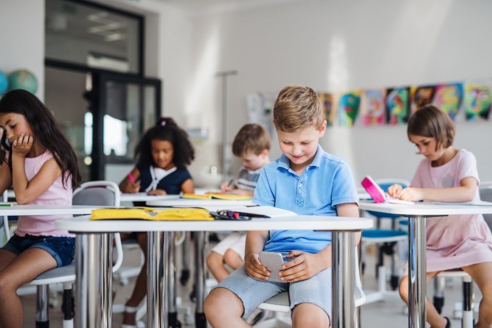 cellphone-in-classroom