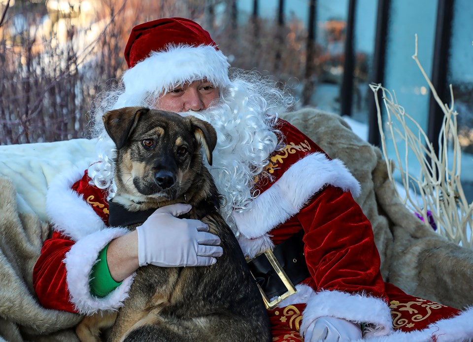 20221211-canmore-photos-with-santa-jh-0002